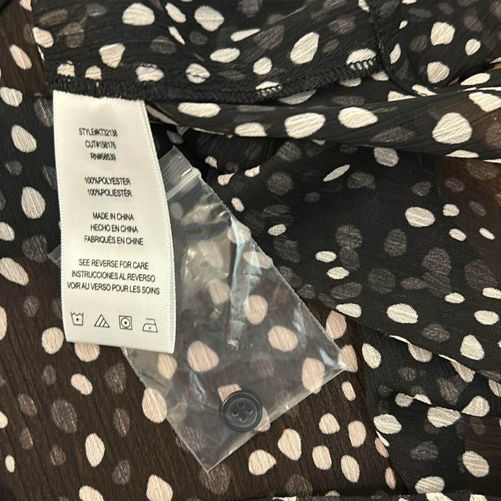Kut From the Kloth Jasmine Top in Normandy Dot Black. Large - Picture 6 of 6